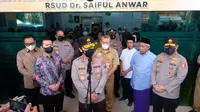 Kapolda Jatim Irjen Pol Nico Afinta saat di RS Saiful Anwar Malang. (Dian Kurniawan/Liputan6.com)