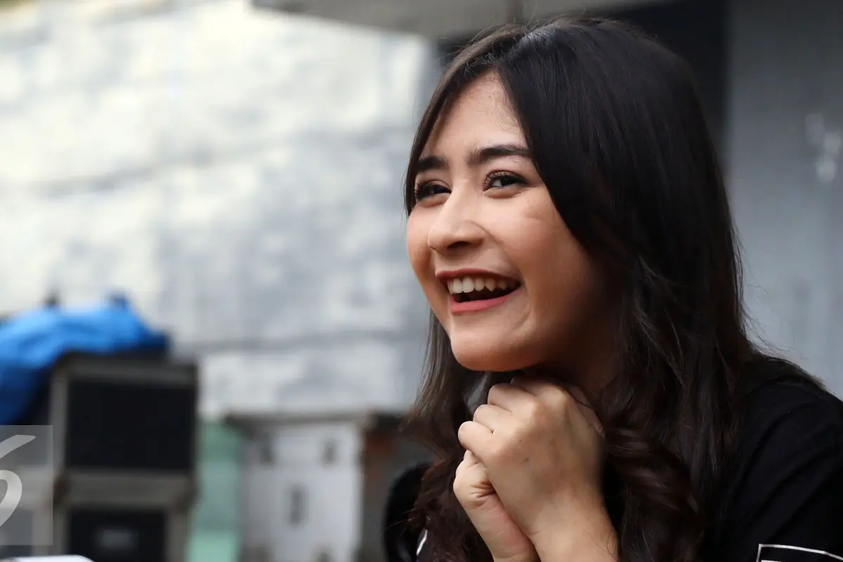 Prilly Latuconsina