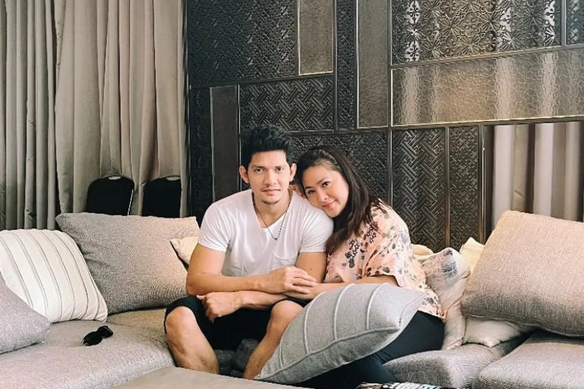 Ingin Punya Anak Laki-Laki, Ini 7 Potret Iko Uwais dan Audy Bersama Buah Hati