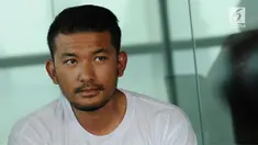 Ratna Sarumpaet berbohong tentang penganiayaan dirinya. Hal ini membuat Instagram sang menantu, Rio Dewanto, turut menjadi sasaran.
