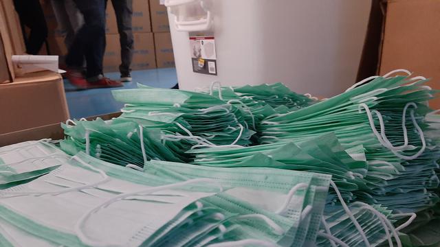 Polisi Gerebek Pabrik Masker Ilegal di Jakarta Utara