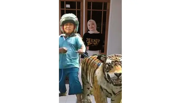 Wanita Ini Minta Fotonya Diedit Berdua, 5 Kreasi Netizen Kocak