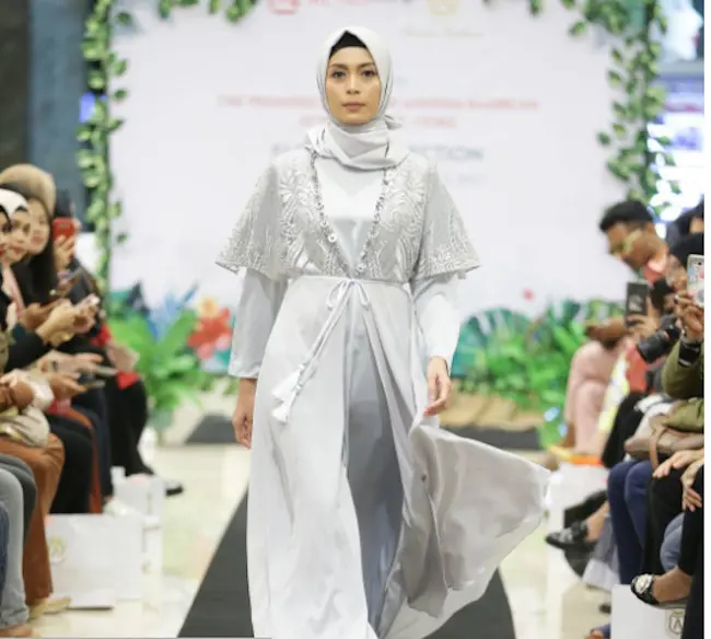 Koleksi terbaru Anniesa Hasibuan untuk Ramadan 2017. (anniesahasibuanofficial)