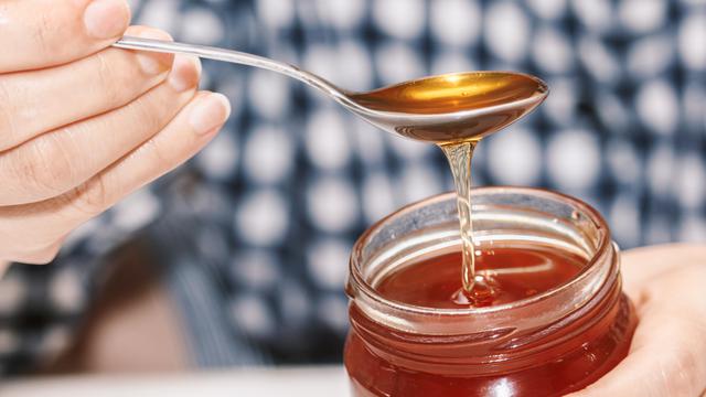 Cara Menghilangkan Hiperpigmentasi Bekas Jerawat dengan Bahan Alami dari Dapur, Coba Kombinasi Madu dan Buah Ini