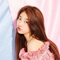Bae Suzy merupakan salah satu idol Korea Selatan yang multi talenta. Sejak debutnya, ia memang berhasil mencuri perhatian publik. (Foto: instagram.com/skuukzky)