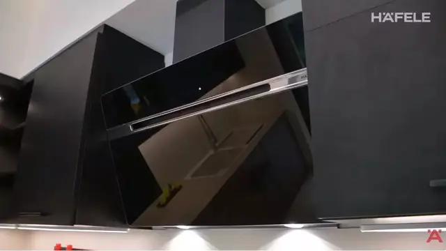 Potret dapur Roger Danuarta dan Cut Meyriska (Sumber: YouTube/Hafele Indonesia)