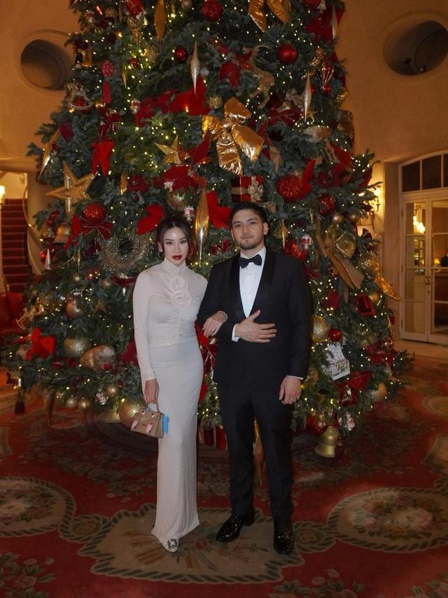 6 Potret Keluarga Kecil Aditya Trihatmanto dan Kezia Toemion, Cucu Penerus Cendana