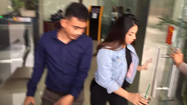 Putri Setya Novanto, Dwina Michaella penuhi panggilan KPK