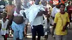 Seorang bocah yang baru berumur dua tahun tewas di dalam rumahnya di Merauke, Papua. Korban meninggal setelah pelipis kanannya tertembus peluru yang ditembakan oknum polisi. 