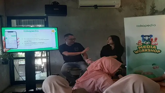 Co Founder Tutu and Co, Wiko Wikarta dan Kepala Divisi Komunikasi Tokopedia, Antonia Adega saat Media Workshop Bersama Pelaku Usaha Tokopedia, Bali, Kamis (19/10/2023).