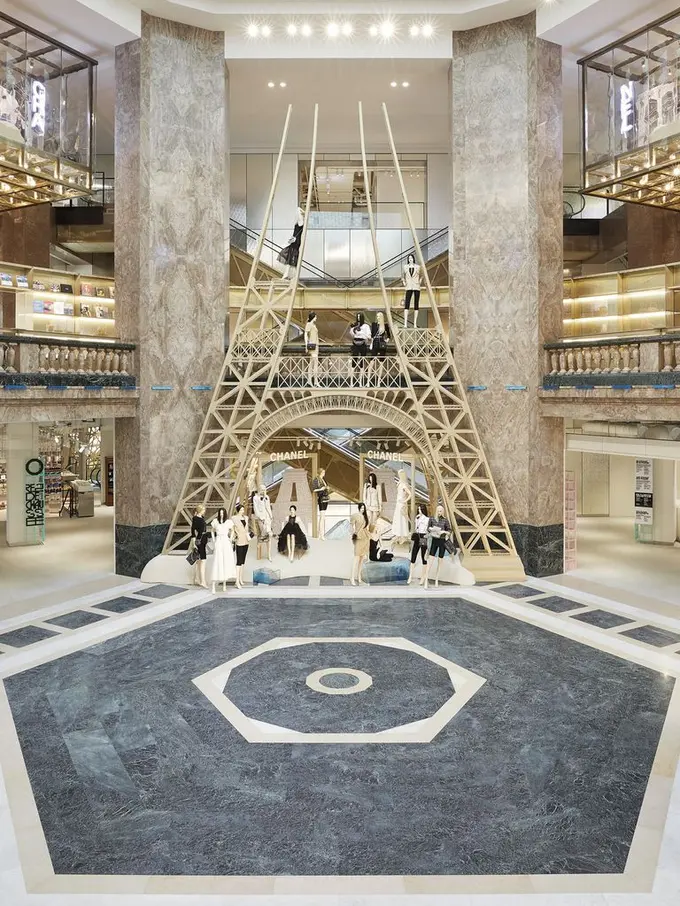 Kemegahan Menara Eiffel di Toko Baru Chanel