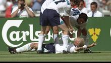 Bintang timnas Inggris, Paul Gascoigne, usai mencetak gol ke gawang Skotlandia, pada penyisihan Grup A Piala Eropa 1996, di Stadion Wembley, 15 Juni 1996. (UEFA). 