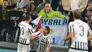 Pemain Juventus Samir Khedira merayakan gol bersama rekannya dalam lanjuta Liga Serie A di Juventus Stadium,Turin, Senin (05/102015). Juventus menang 3-1.(EPA/Di Marco)