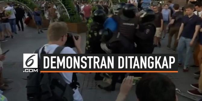 VIDEO: Polisi Rusia Tangkap Lebih dari 800 Pendukung Oposisi