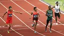 Sprinter Indonesia, Lalu Muhammad Zohri (kedua kiri) saat lari nomor 100 meter putra pada semifinal atletik Asian Games 2018 di Stadion Utama GBK, Jakarta (26/8). Lalu Muhammad Zohri maju ke babak final. (Liputan6.com/Fery Pradolo)
