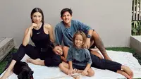 Jennifer Bachdim dan keluarga kecilnya (Sumber: Instagram/jenniferbachdim)