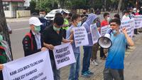 Puluhan pengungsi asa Afghanistan unjuk rasa