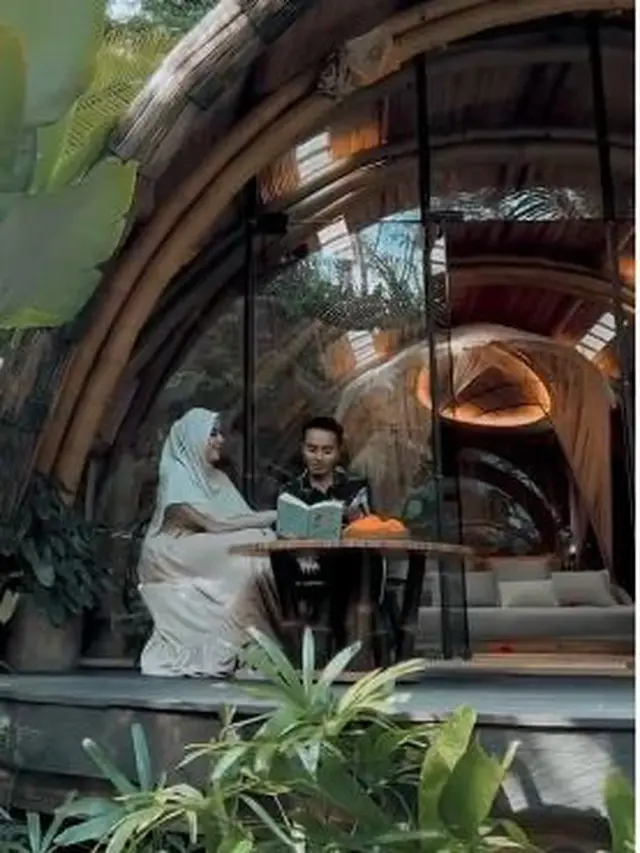6 Potret Liburan Taqy Malik dan Istri di Bali, Rayakan Anniversary Pertama