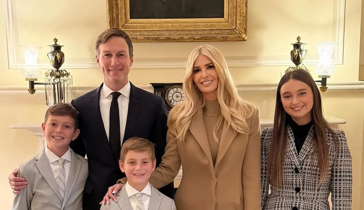 Saat upacara Penghormatan Prajurit Amerika, Ivanka Trump kenakan busana dari Oscar de la Renta [@ivankatrump]