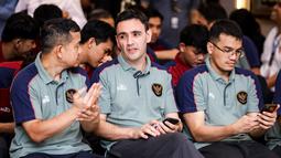 Pelatih Timnas futsal Indonesia, Hector Souto saat menghadiri acara acara audiensi dengan Menpora yang berlangsung di Kemenpora, Senayan, Jakarta, Selasa (12/11/2024) WIB. (Bola.com/Bagaskara Lazuardi)
