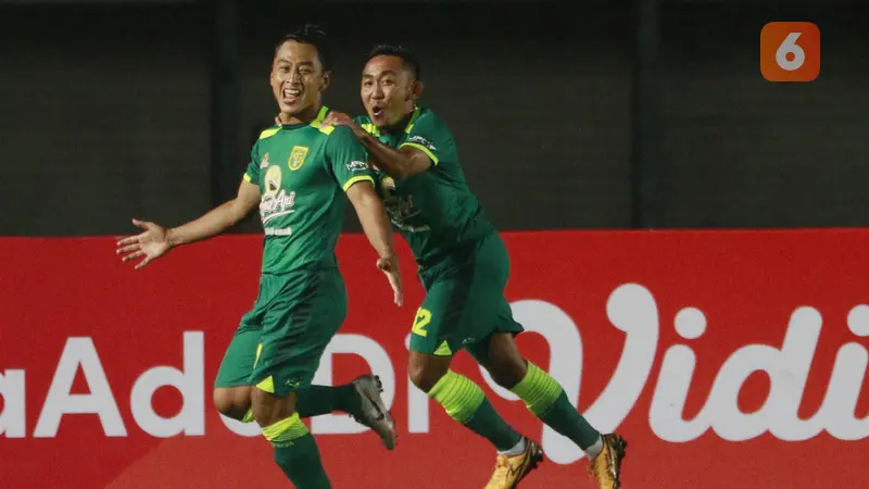 FOTO: 3 Gol Penalti Warnai Kemenangan Persebaya atas Persik 2-1 dalam Laga Grup C Piala Menpora 2021 - Samsul Arif; Rendi Irwan