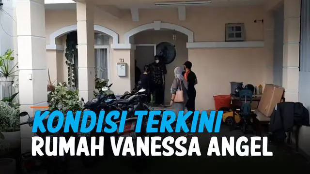 Seiring dengan kabar kecelakaan yang dialami Vanessa Angel dan suaminya, sejumlah kerabat mulai berdatangan ke rumah duka. Nampak orang tua dan saudara Vanessa telah hadir.