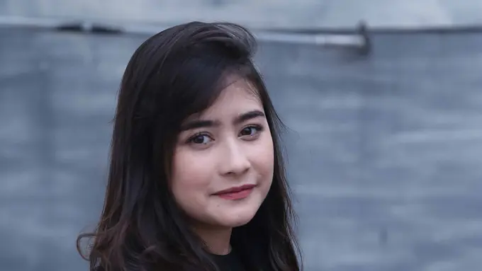 [Bintang] Syuting Hangout, Prilly Latuconsina Belajar dari Aktor Senior
