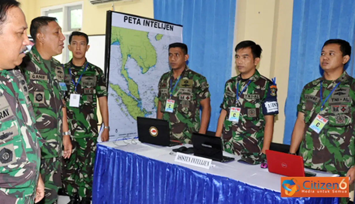 Citizen6, Surabaya: Sebanyak 116 Perwira Siswa (Pasis) Pendidikan Lanjutan Perwira (Diklapa) TNI AL Angkatan ke-19 melaksanakan Latihan Praktek (Latek) geladi Posko Operasi Laut, Rabu (9/5). (Pengirim: Penkobangdikal)