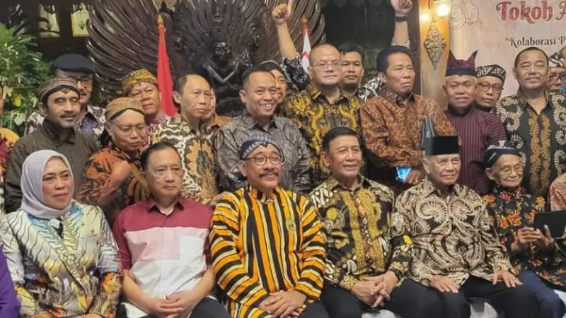 Perkumpulan Perantau Jawa Tengah (PJT) menggelar sarasehan tokoh asal Jawa Tengah dengan Tema 'Kolaborasi Perantau Demi Membantu Sesama dan Memajukan Jawa Tengah', di Rumah Joglo Jenderal TNI Purnawirawan Wiranto, Cipayung. (Istimewa)