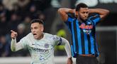 Pemain Inter Milan, Lautaro Martinez, melakukan selebrasi setelah mencetak gol ke gawang Atalanta pada pekan ke-17 Liga Italia di Stadion Gewiss, Bergamo, pada Senin (29/12/2025) dini hari WIB. Nerazzurri menang 1-0. (Spada/LaPresse via AP)