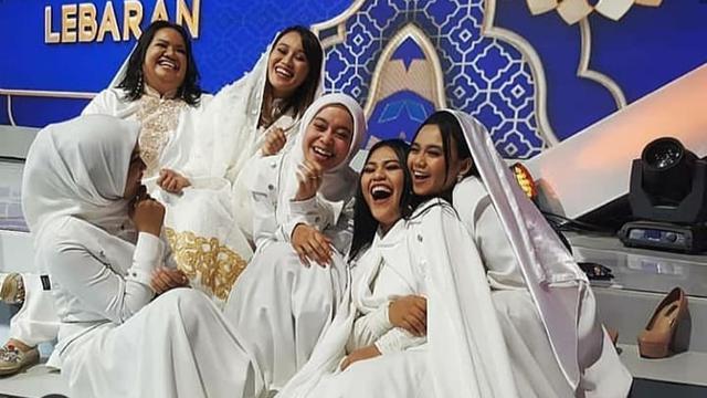 7 Potret Kebersamaan Aty Kodong dan Lesty Kejora, Kecewa Tak Diundang ke Pernikahan
