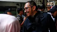 Ayah David Ozora, Jonathan Latumahina tersenyum saat tiba di Pengadilan Negeri Jakarta Selatan (PN Jaksel), Jalan Ampera Raya, Jakarta, Selasa (13/6/2023).  (Liputan6.com/Angga Yuniar)