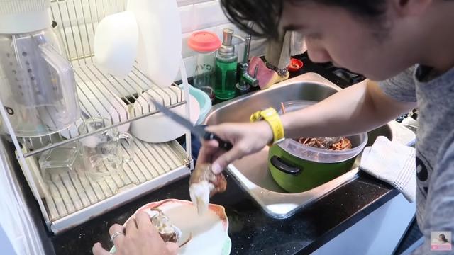 7 Momen Caesar Hito Bareng Felicya Angelista Masak untuk Makan Malam