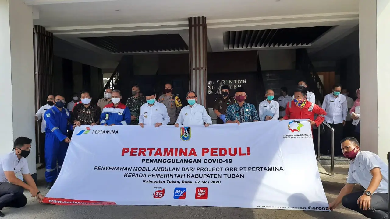 Pertamina Serahkan Bantuan 1 Unit Ambulans Kepada Pemkab Tuban Tangani Covid-19
