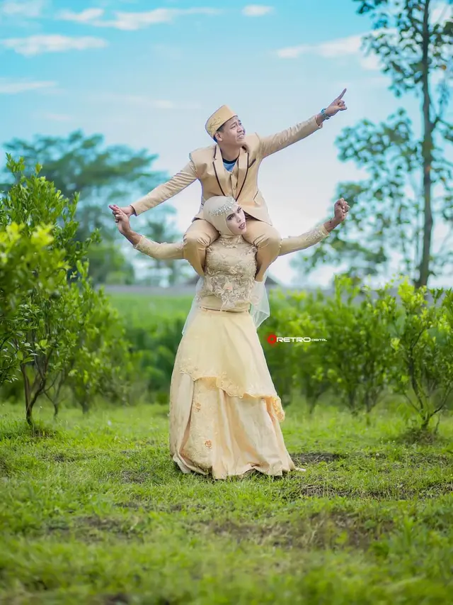 6 Potret Prewedding Kocak, Sampai Lakukan Aksi Akrobat