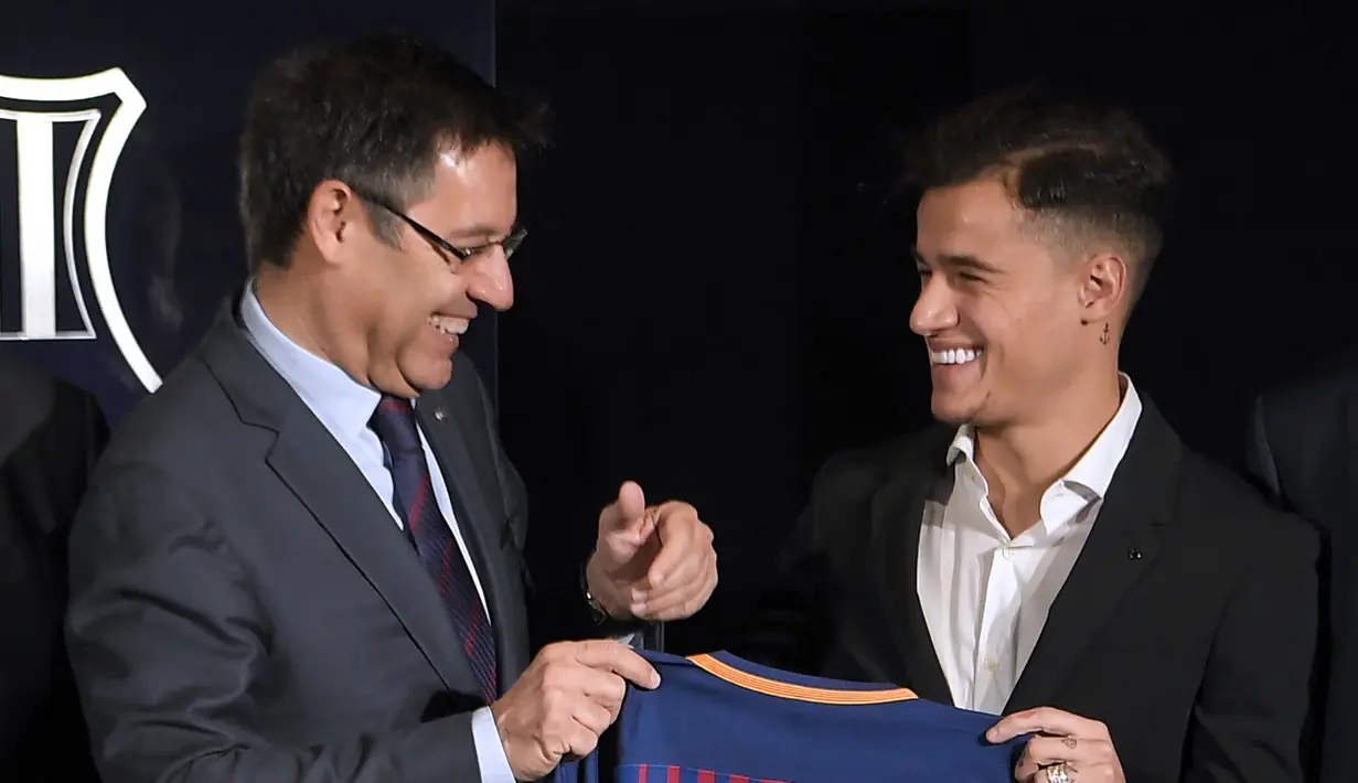 Berikutnya adalah pembelian Philippe Coutinho dari Liverpool pada Januari 2018 dengan mahar senilai 160 juta Euro. Pada musim 2019-2020 justru dipinjamkan ke Bayern Munich. Dua pembelian ini belum mampu menggantikan peran Neymar. (AFP/Lluis Gene)