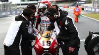 Andi Gilang jelang balapan Moto3 Prancis di Sirkuit Le Mans, hari Minggu (16/05/2021). (Honda Team Asia)