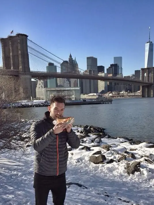 Untuk membuktikan rasa cintanya, Phil Duncan berpetualang ke 30 negara di lima benua untuk mencicipi pizza terbaik yang ada selama ini. (instagram.com/phil.duncan)