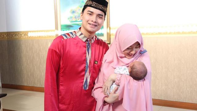 Alvin Faiz dan Larissa Chou