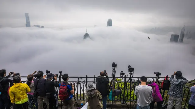 Kabut Tebal Menyelimuti Hong Kong