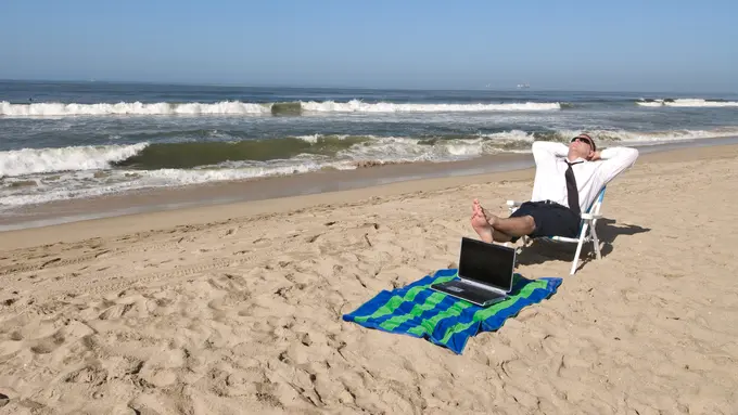 3 Cara Agar Bisnis Lancar Meski Kamu Berlibur di Akhir Tahun