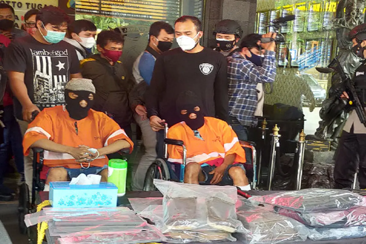 Ayukan Celurit Bersarung ke Polisi, Dua Pelaku Ranmor Di Malang Ditembak