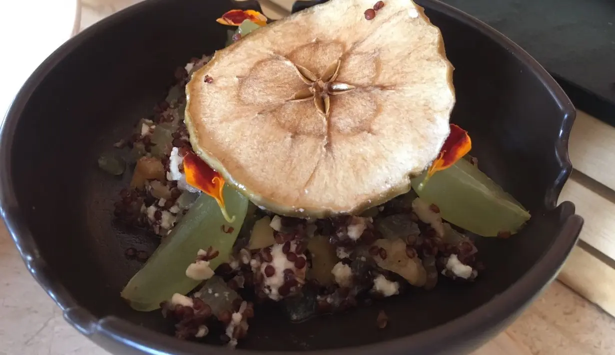 Raffles Hotel menghadirkan menu-menu pilihan yang dimasak langsung oleh Chef Matias Ayala, asal Argentina. (Liputan6.com/Unoviana Kartika Setia)