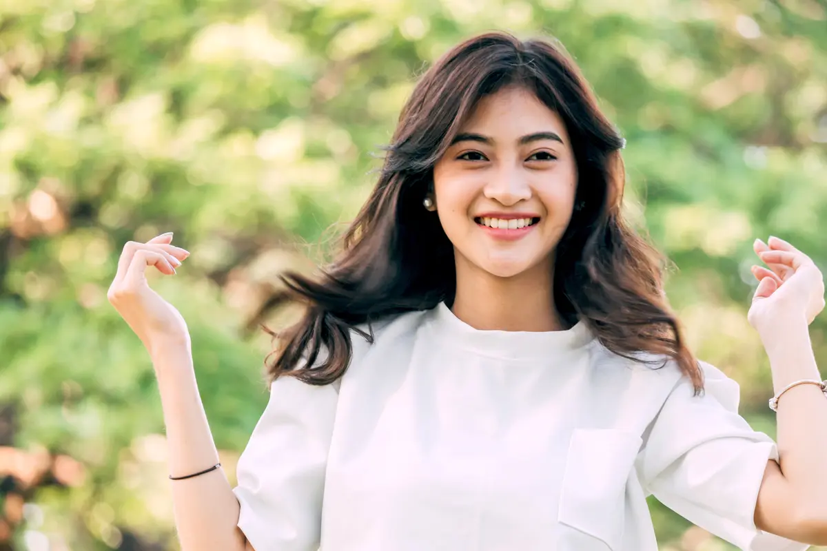 ceria bahagia santai tersenyum
