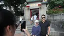 Pesona Demian rupanya sampai ke negeri Cina. Terbukti ia dimintai untuk foto bersama seorang fans yang juga merupakan warga negara Indonesia. (Aldivano/Bintang.com)