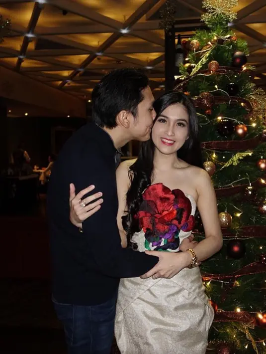 Potret lawasnya ini, membuat Sandra Dewi dan Harvey Moeis berhasil membuktikan dari zaman pacaran sampai kini selalu mesra. Banyak yang memuji paras keduanya tak berubah sampai sekarang. (Liputan6.com/IG/@sandradewi88)