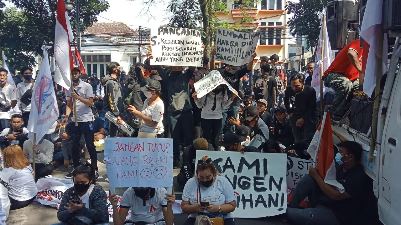 Demo Pekerja Hiburan Malam Bandung