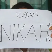 Kamu juga selalu dihujani dengan pertanyaan kapan nikah? Tiru saja jawaban kocak dari pria yang satu ini.