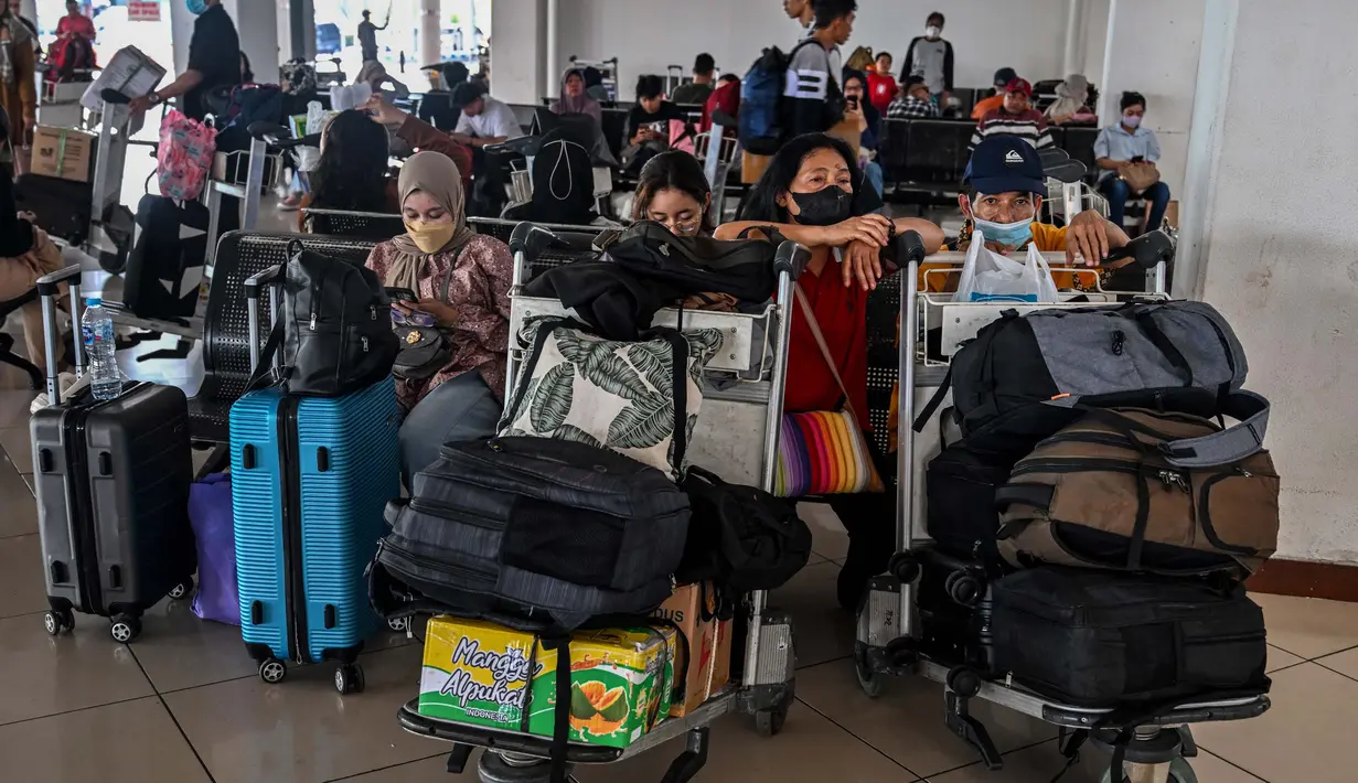 GM Bandar Udara Internasional Juanda Sisyani Jaffar mengatakan akan ada 53 ribu pergerakan penumpang di hari itu, baik yang turun maupun yang berangkat. (JUNI KRISWANTO/AFP)