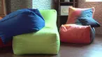 Pria ini mendapatkan ide bisnis membuat bean bag saat berjalan-jalan ke Singapura. Kini dia sukses meraup puluhan juta rupiah dari usaha kursi tanpa rangkanya.